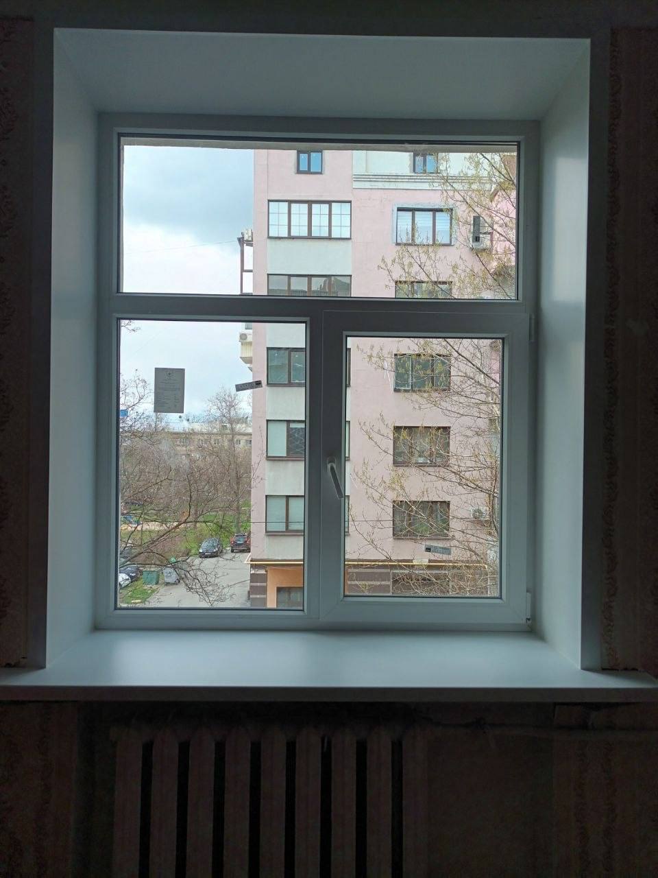 Велике квартирне вікно